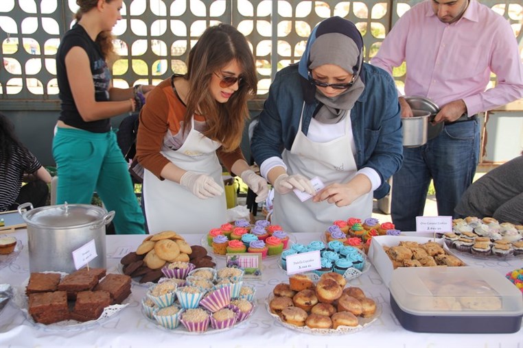 CrumbleBerrys Eat cake for a cause